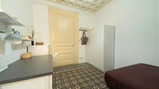Rooms in Barcelona Ciutat Vella - photo 5