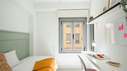 Rooms in Madrid Centro - photo 7