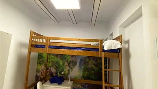 Rooms in Barcelona Ciutat Vella - photo 2