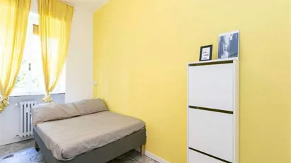 Room for rent in Milano Zona 6 - Barona, Lorenteggio, Milan