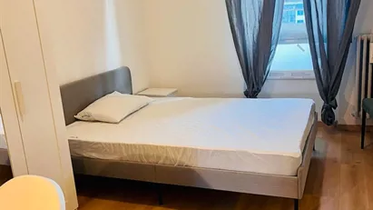 Room for rent in Milano Zona 6 - Barona, Lorenteggio, Milan