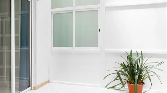 Rooms in Barcelona Ciutat Vella - photo 9