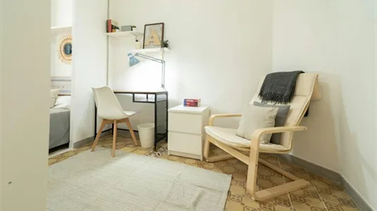 Rooms in Barcelona Ciutat Vella - photo 2