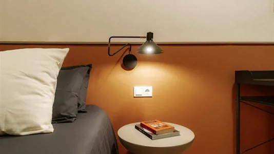 Rooms in Barcelona Ciutat Vella - photo 3