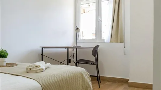 Rooms in el Camí de Vera - photo 3