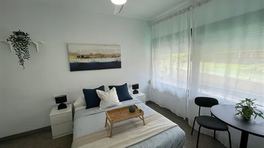 Rooms in Barcelona Sants-Montjuïc - photo 3