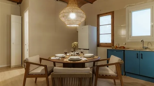 Rooms in Barcelona Ciutat Vella - photo 8