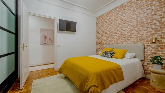Rooms in Madrid Chamberí - photo 2