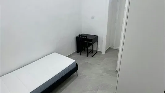 Rooms in Napoli Municipalità 3 - photo 2
