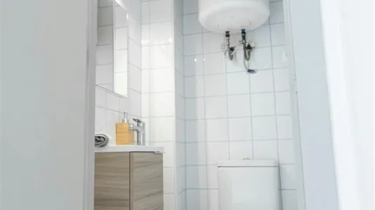 Rooms in Sant Feliu de Llobregat - photo 8