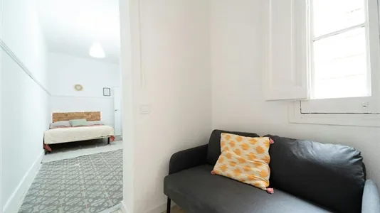 Rooms in Barcelona Ciutat Vella - photo 2