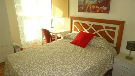 Rooms in Córdoba - photo 2