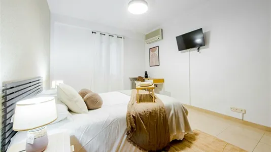 Rooms in Madrid Retiro - photo 3