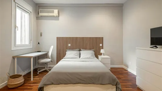 Rooms in Barcelona Eixample - photo 1