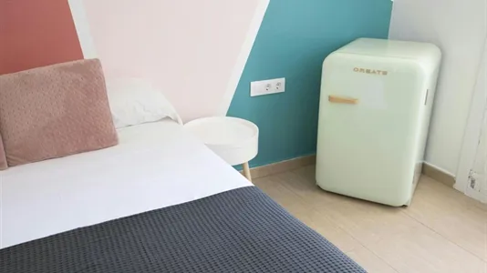 Rooms in Barcelona Ciutat Vella - photo 7