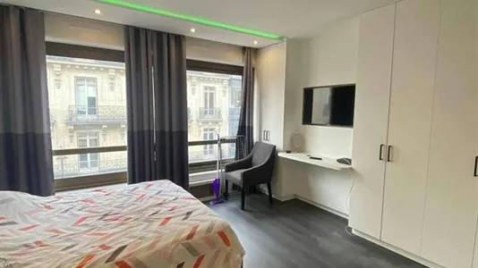 Apartments in Paris 8ème arrondissement - photo 2