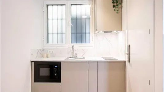 Rooms in Madrid Centro - photo 10