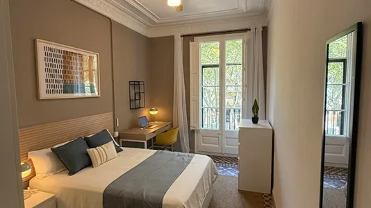 Rooms in Barcelona Eixample - photo 1