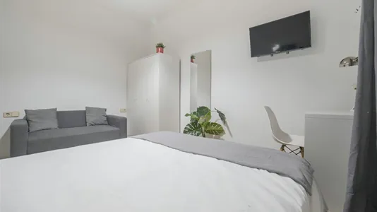 Rooms in Barcelona Eixample - photo 8