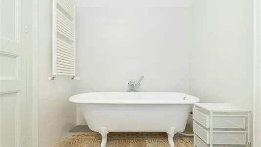 Rooms in Barcelona Eixample - photo 8