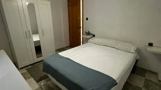 Rooms in Málaga - photo 1