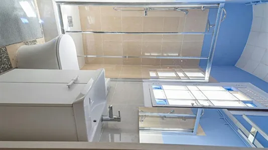 Rooms in Barcelona Ciutat Vella - photo 9