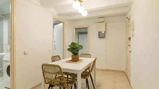 Rooms in Barcelona Ciutat Vella - photo 8