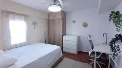 Room for rent in Hacienda de Su Eminencia, Andalucía