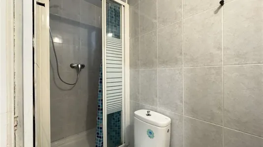 Rooms in Barcelona Ciutat Vella - photo 8