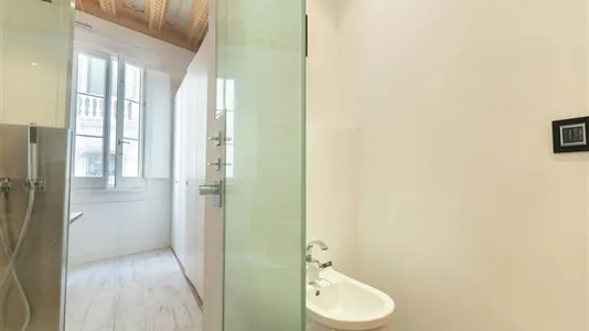 Rooms in Barcelona Ciutat Vella - photo 7