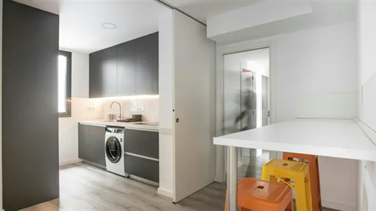 Rooms in Barcelona Ciutat Vella - photo 4