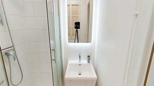 Rooms in Paris 8ème arrondissement - photo 2