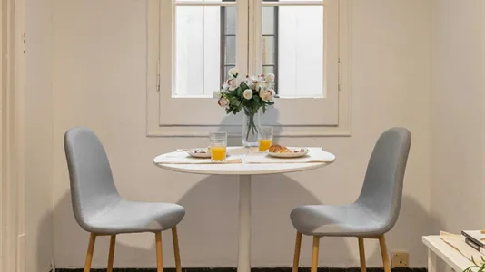 Rooms in Barcelona Ciutat Vella - photo 8