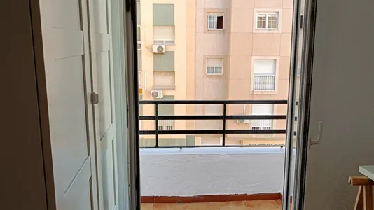 Rooms in Almería - photo 5