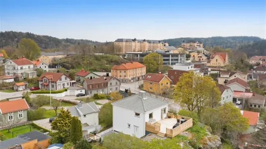 Houses in Uddevalla - photo 1