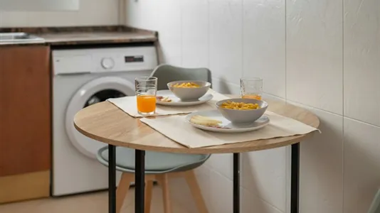 Rooms in Barcelona Ciutat Vella - photo 10