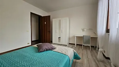 Room for rent in Fossò, Veneto
