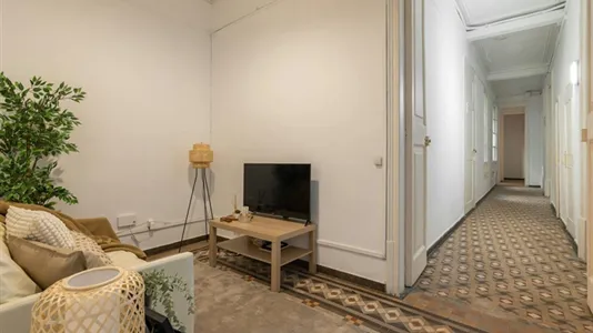 Rooms in Barcelona Ciutat Vella - photo 9