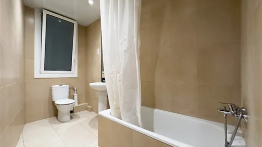 Rooms in Barcelona Ciutat Vella - photo 8