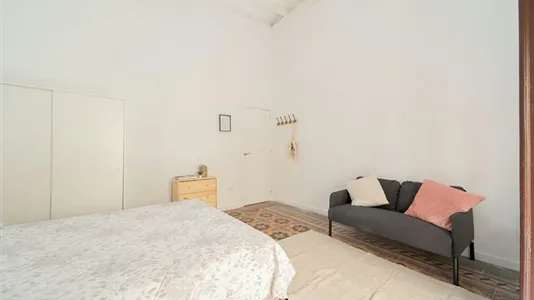Rooms in Barcelona Ciutat Vella - photo 8