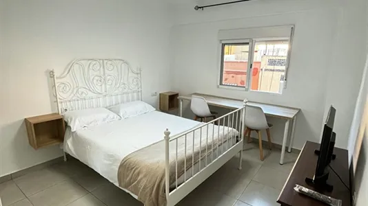 Rooms in Manises - photo 1