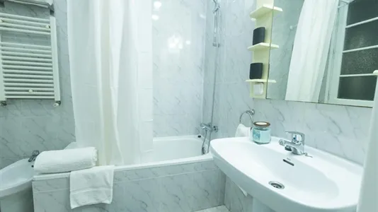 Rooms in Barcelona Ciutat Vella - photo 9