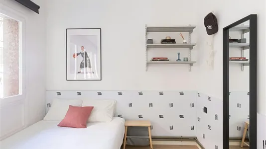Rooms in Barcelona Eixample - photo 2