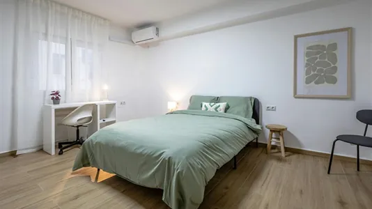 Rooms in el Camí de Vera - photo 3