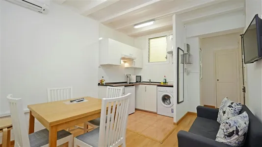 Rooms in Barcelona Ciutat Vella - photo 10