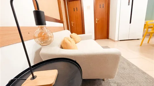 Rooms in Barcelona Ciutat Vella - photo 8