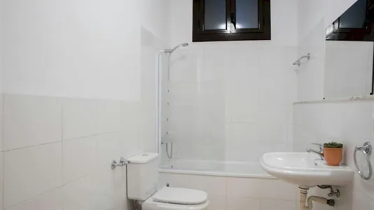Rooms in Barcelona Ciutat Vella - photo 8