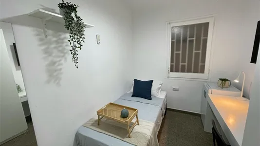 Rooms in Barcelona Sants-Montjuïc - photo 3