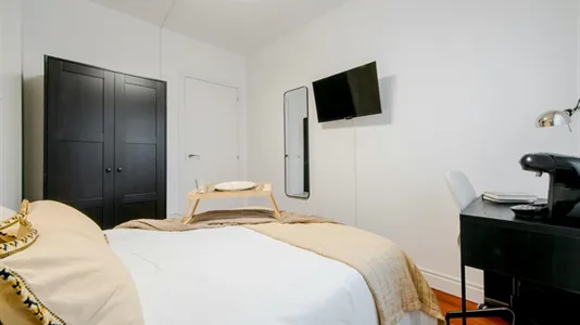 Rooms in El Encinar de los Reyes - photo 3