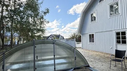 Houses in Södertälje - photo 3